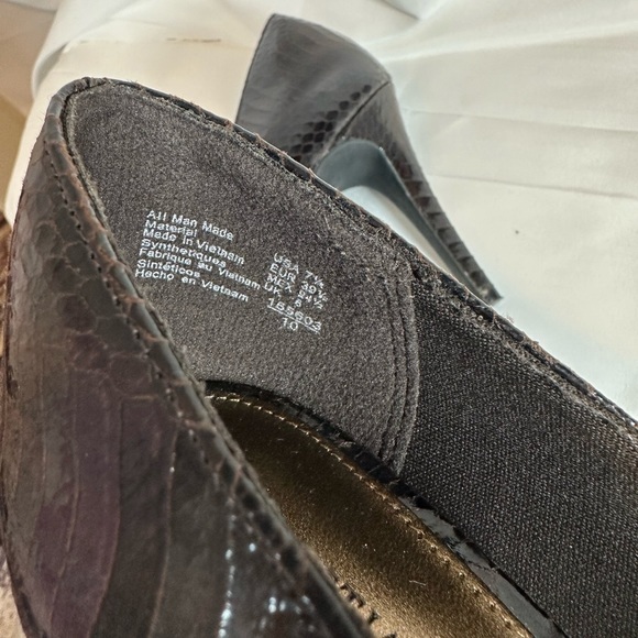 Dark brown crocodile pattern size 7.5 - Picture 6 of 7